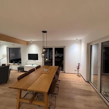 Moebliertes Familienhaus In Hamburg *