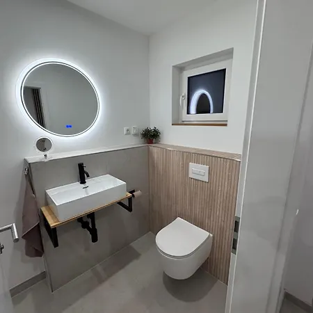 Moebliertes Familienhaus In Hamburg *