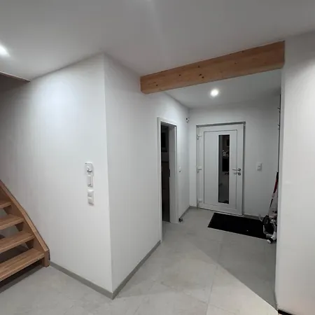 Moebliertes Familienhaus In Hamburg Niederdorla